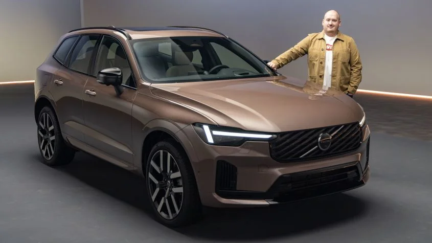 Volvo XC60 and XC90 Enhance Their Plug-in Hybrid Appeal with Extended EV Range