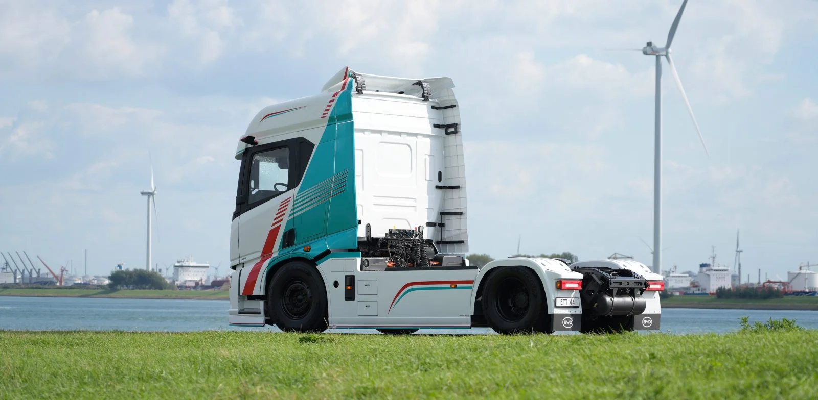BYD's ETT 44 Electric Truck Sets New Standards in Heavy-Duty Transport