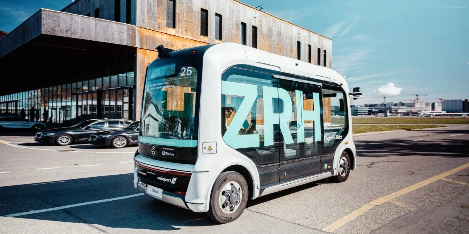 Zürich Airport Launches Level 4 Autonomous Shuttle Buses with Remote Monitoring